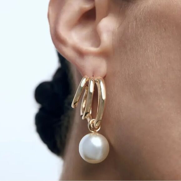 Free People Gold and White Pearl Cascade Earrings - Picture 1 of 5